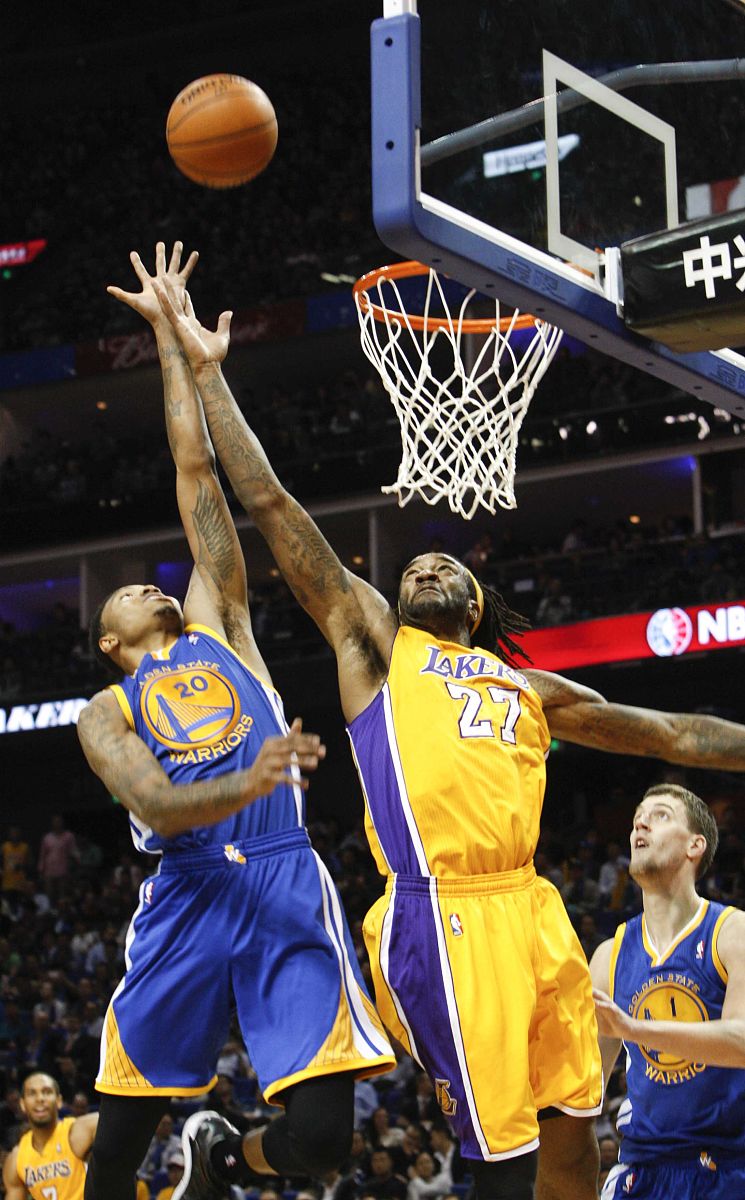 开云官方网站-关于库里在尤文图斯比赛中比赛局势复杂，夺冠引发热议！的信息-开云官方网站