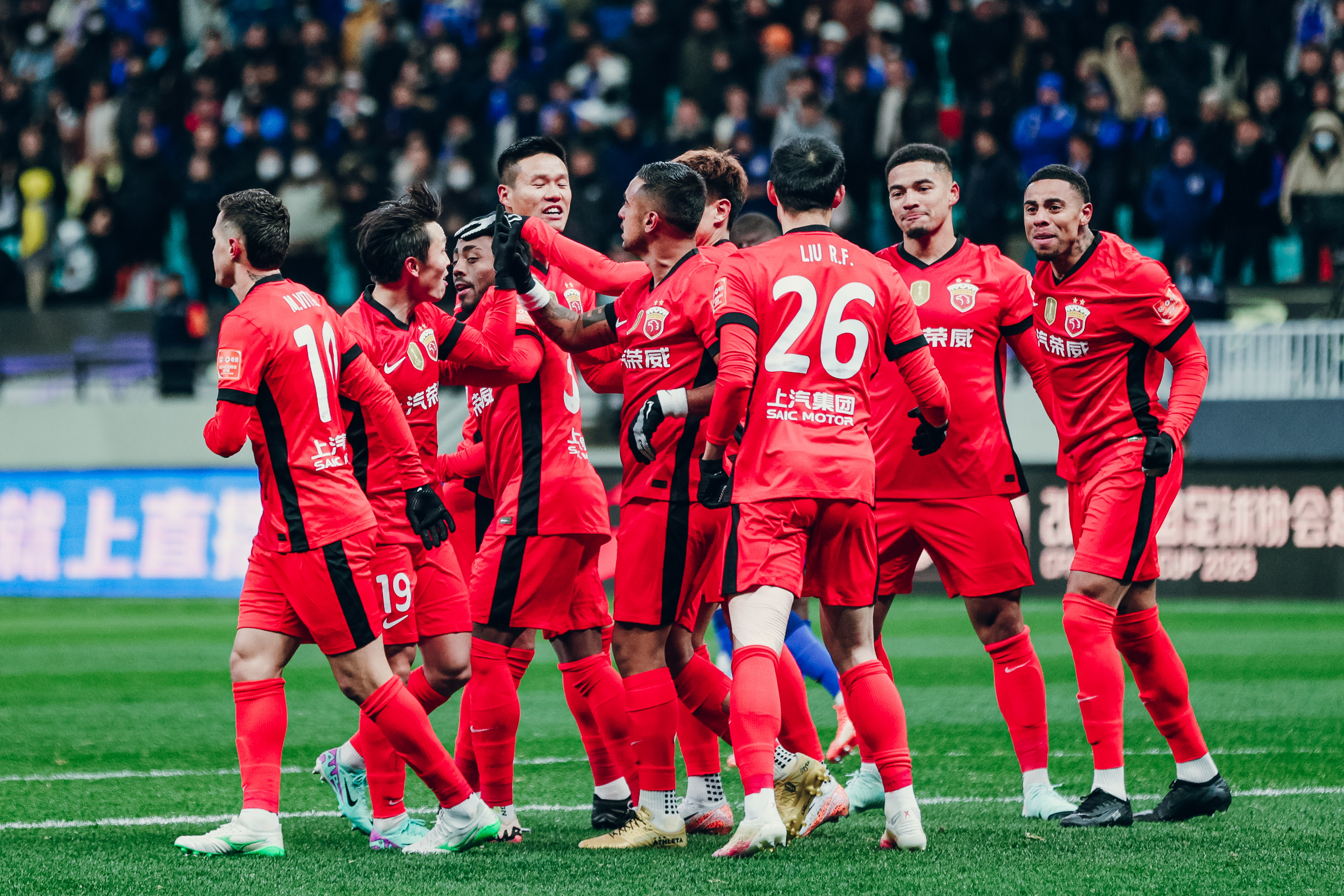 开云-穆古鲁扎重返赛场,出色发挥首场状态出色,拜仁观众沸腾!-开云